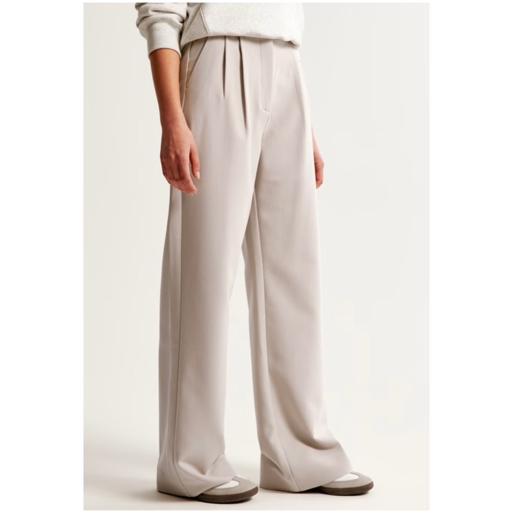 Abercrombie & Fitch Wide Leg Pants in Light Beige